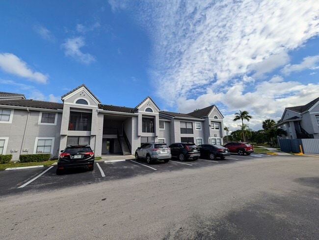 Building Photo - Bright & Well-Located 1BR/1BA Condo – Kendall Area