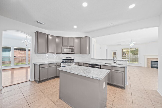Building Photo - 15026 Magnoliabough Pl