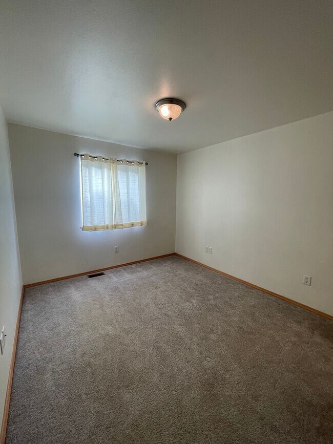 Building Photo - Charming 3 bed 2 bath in Five Mile Prairie! Half off first months rent!