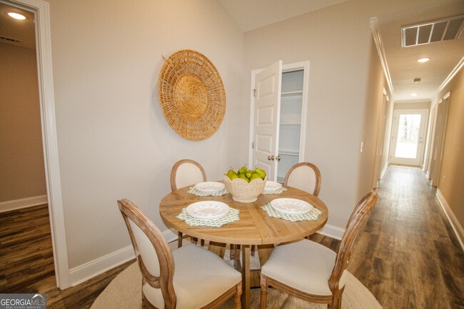 Building Photo - 211 Big Branch Dr