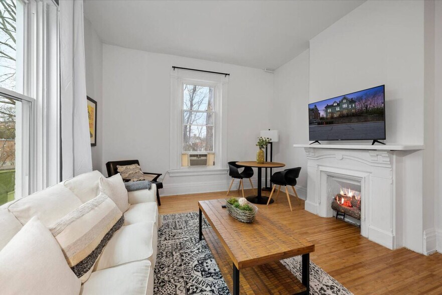 Building Photo - 242 Mccormick Pl