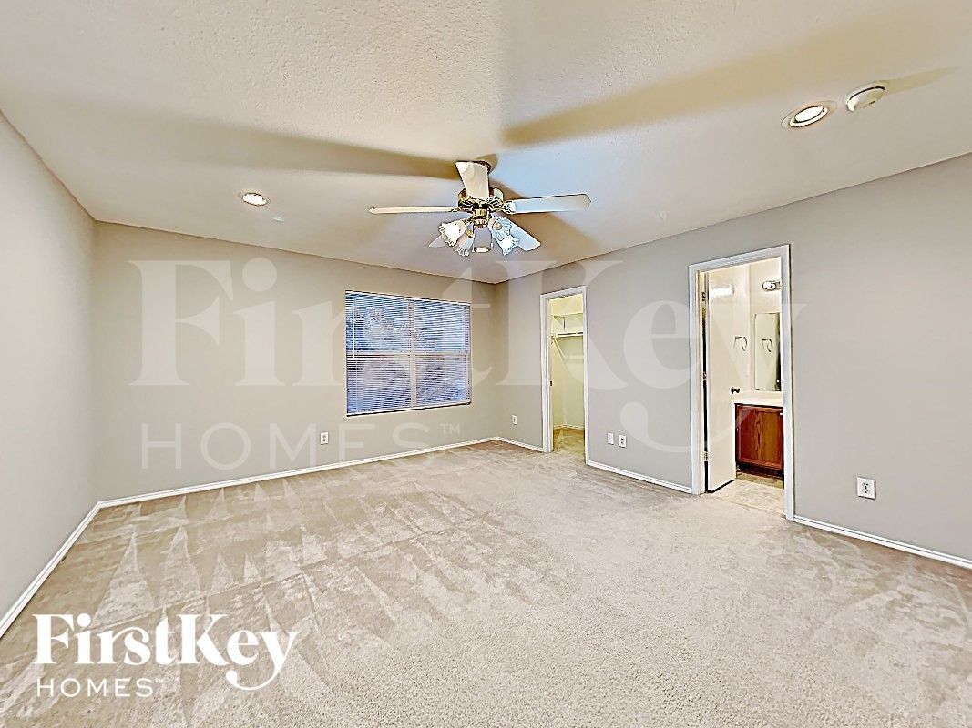 Building Photo - 6933 Meadow Way Ln