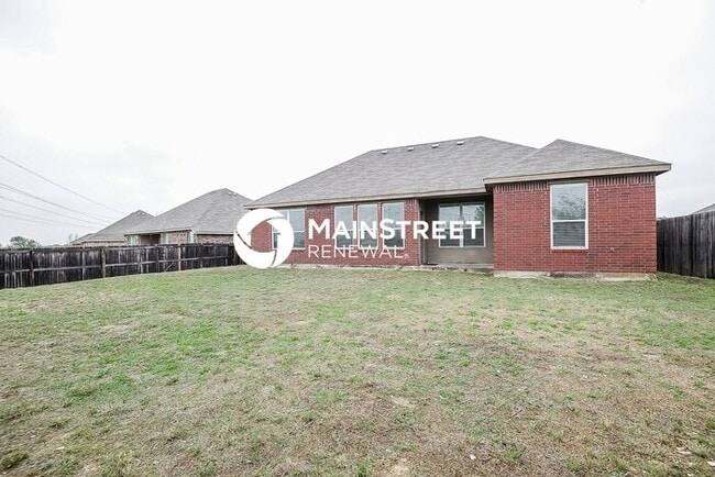 Building Photo - 3 Bedroom Pet-Friendly Home in Crowley, TX with Main Street Renewal