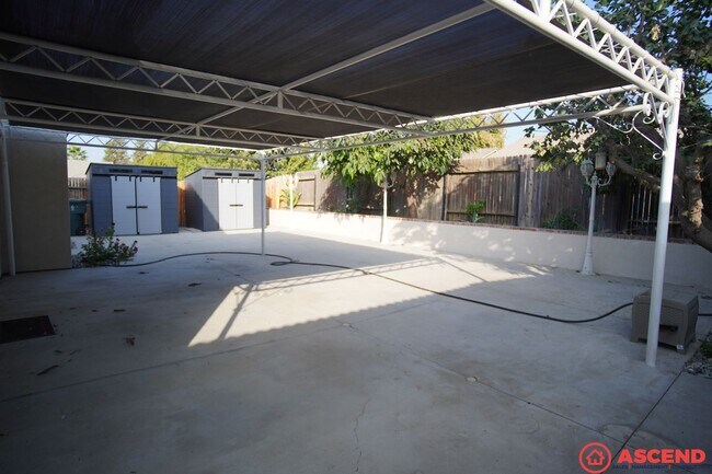 Building Photo - MOVE IN SPECIAL!!! $750 OFF FIRST MONTHS R...