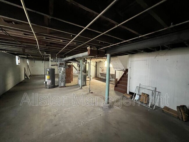 Building Photo - 3255 E 139th St