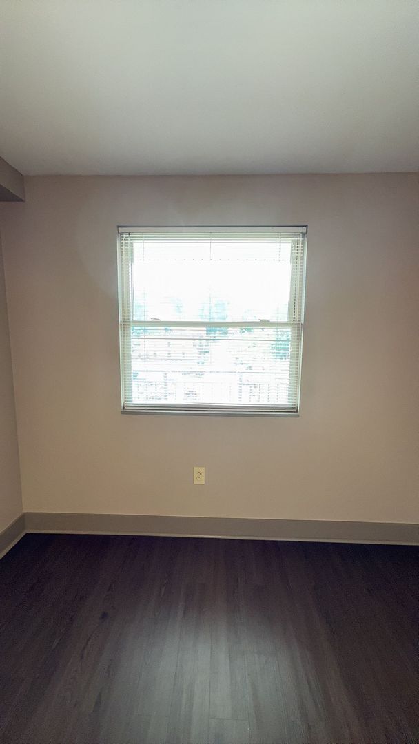 Building Photo - Great find for Lake Plaza: Available for FALL 2026! $3600/month - Move in 8/13/26!