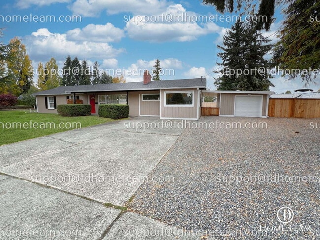 Building Photo - "Charming 4-Bed Haven in Tacoma with Spaci...