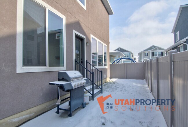 Building Photo - 4693 Daisy Ln