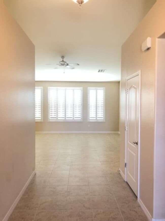 Building Photo - Beautiful 4 Bedroom / 2 Bath, in North Pho...