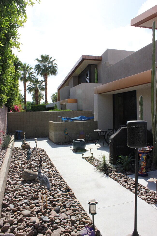 Building Photo - 409 N Avenida Caballeros