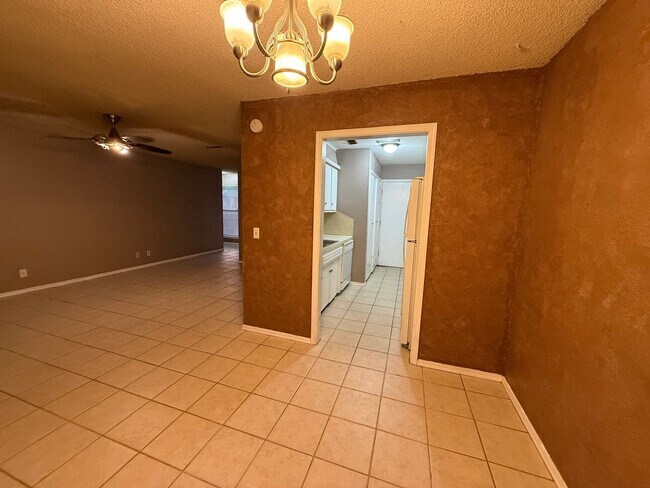 Building Photo - For Rent – 3 Bed | 2 Bath Duplex in Broken Arrow Schools