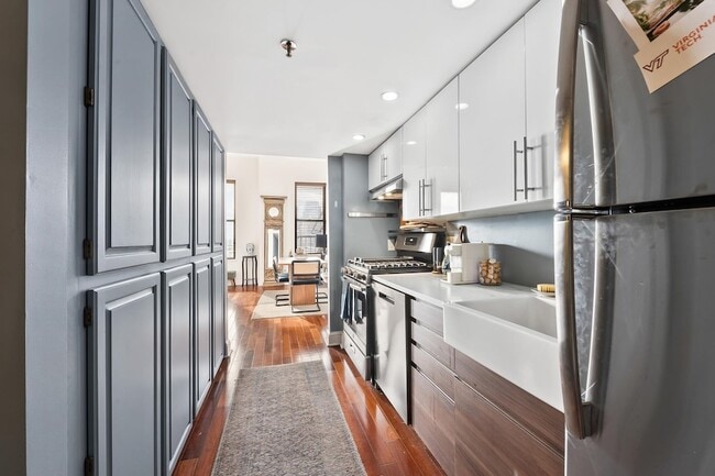 Building Photo - 77 River St