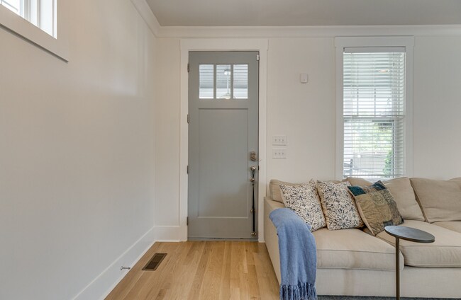 Building Photo - 2405 Chapel Ave