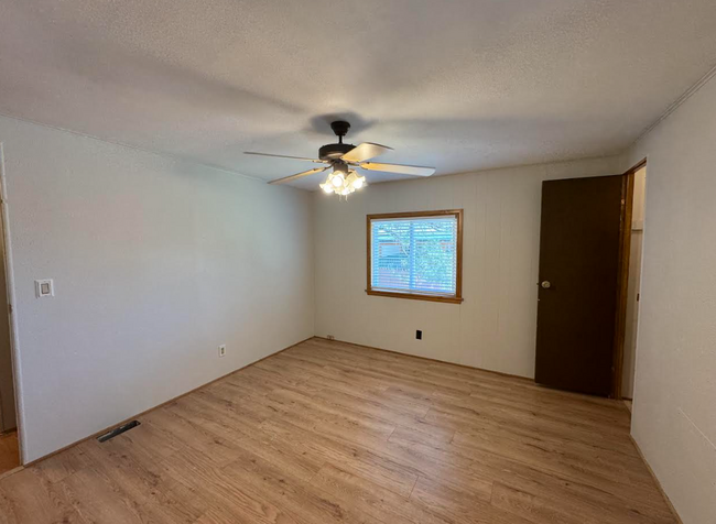 Building Photo - 327 Canyon Cir