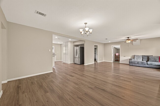 Building Photo - 5613 Dorothy Ann Dr