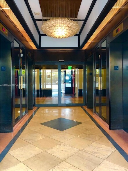 Building Photo - 600 NE 36th St