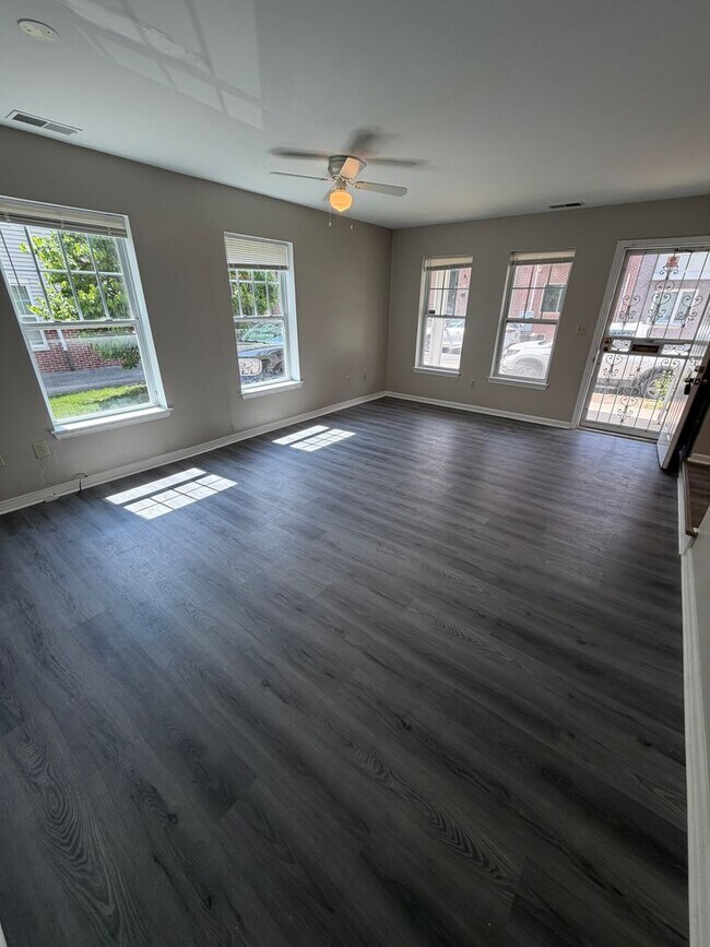 Building Photo - ??? MODERN 3BD & 1.5BATH HOUSE WALKING DISTANCE TO TEMPLE UNIVERSITY!!! ???