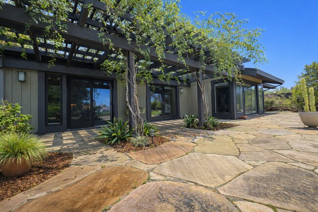 Building Photo - 1118 Marina Cir