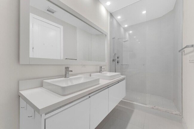 Building Photo - 10220 NW 63rd Terrace