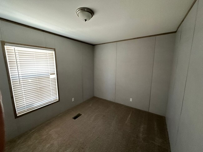 Building Photo - 3 Bed 2 Bath Home