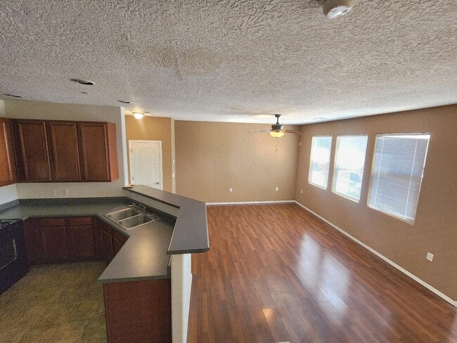 Building Photo - 601 Menaul Blvd NE