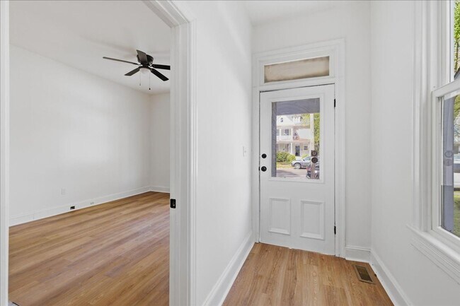 Building Photo - 423 Mt Vernon Ave