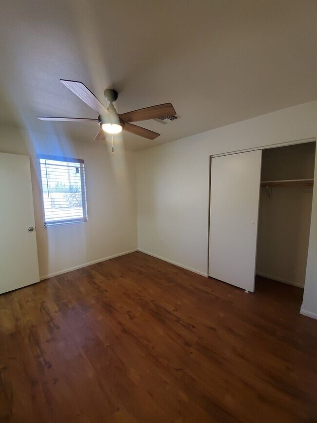 Building Photo - 4 bedroom, 1.5 bath - North Phoenix - Big ...