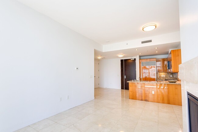 Building Photo - Water Views in the Pinnacle Marina