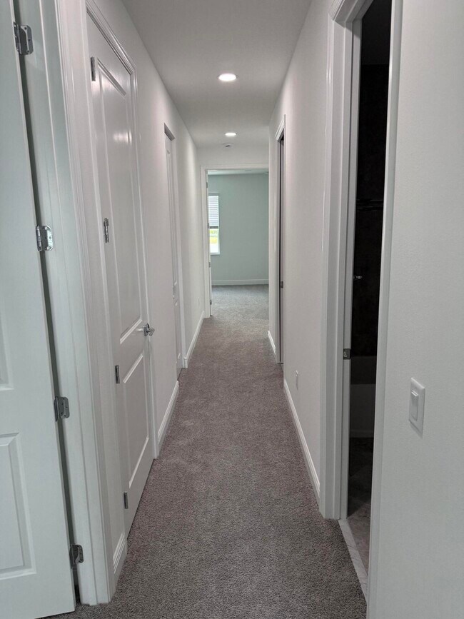 Building Photo - 4718 Longwood Lk Sq