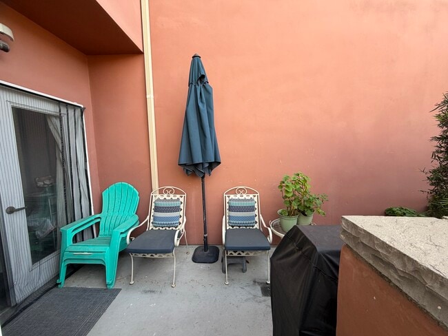 Building Photo - 1500 Pine Ave