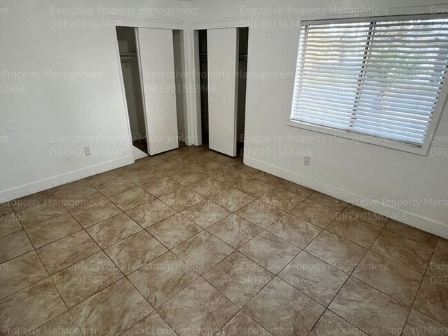 Building Photo - 2-bedroom/ 1.5- bathroom townhome. *Move I...