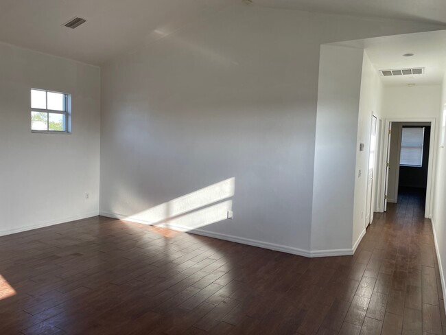 dining area and hall to rooms - 505 W Hickpochee Ave