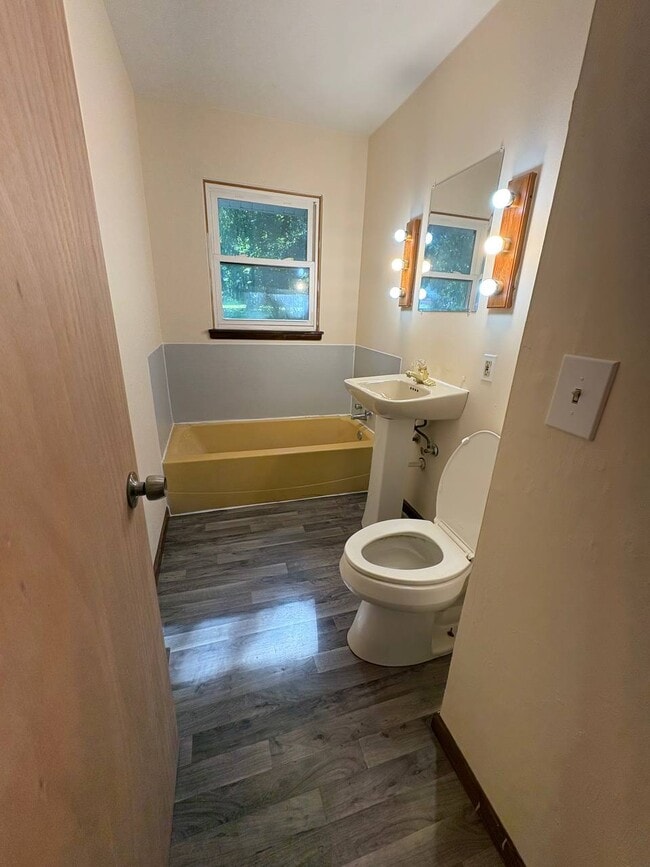 Building Photo - 731 7th Ave NE