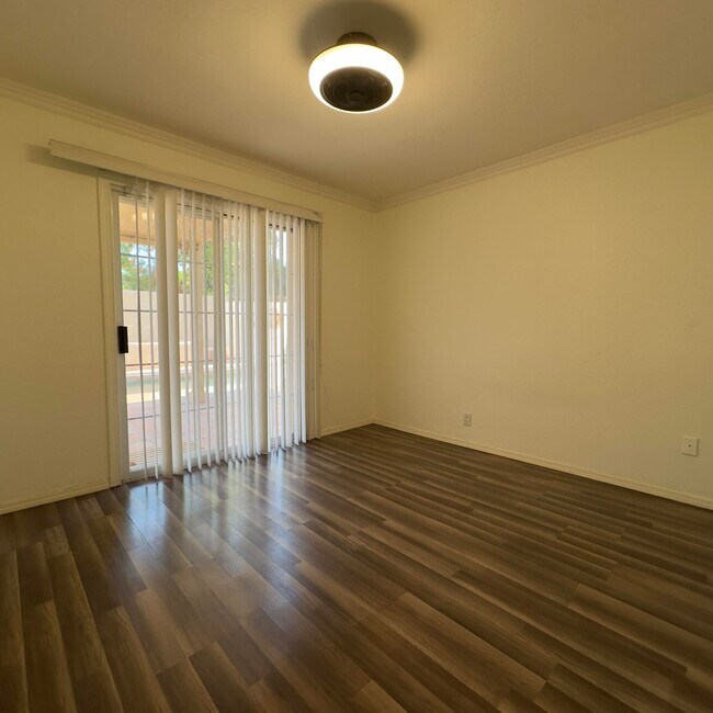 Building Photo - 40064 Silktree Ct