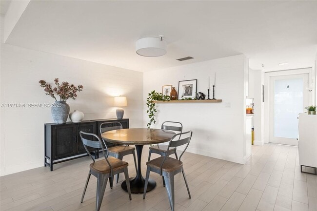 Building Photo - 429 Poinciana Island Dr