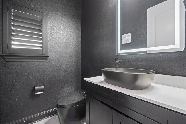 Building Photo - 9808 Bayshore Bend