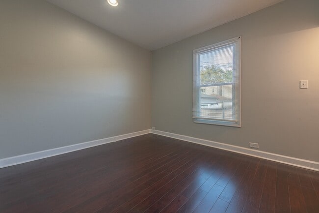 Building Photo - 4934 N Albany Ave