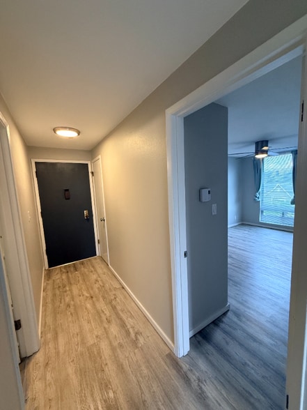 Building Photo - 2117 Dexter Ave N