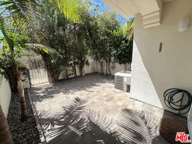 Building Photo - 6483 Zuma View Pl
