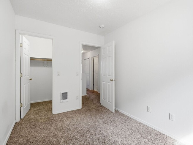 Building Photo - 580 7th Ct