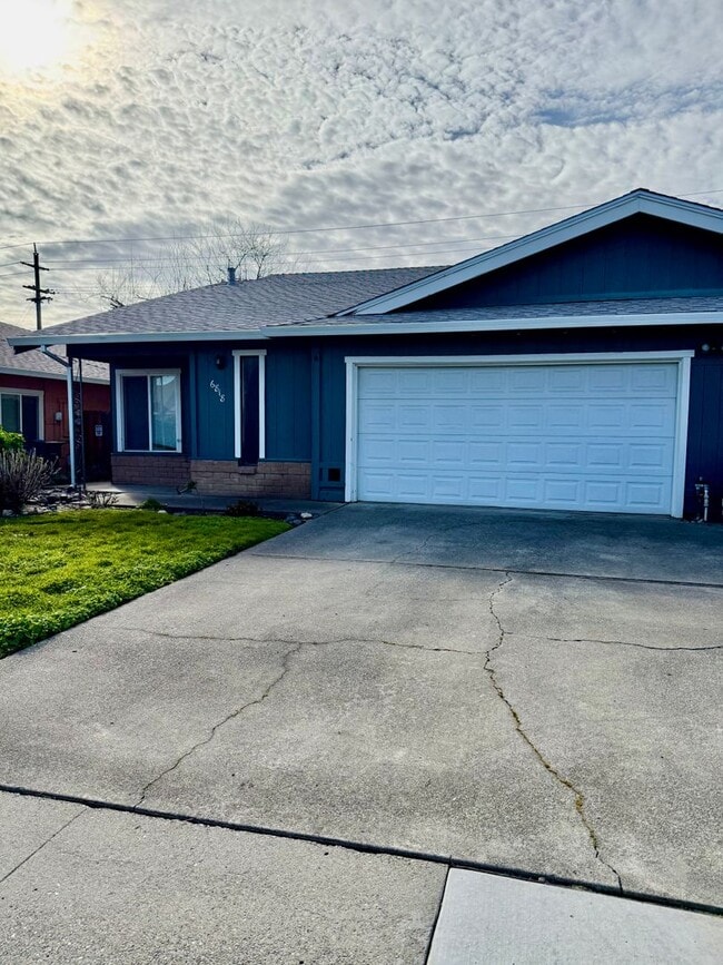 Building Photo - TROVITA-6816/6818