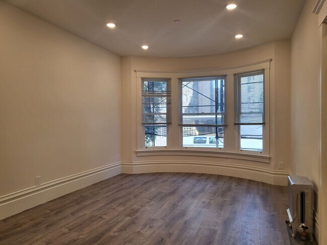 Building Photo - 1026-1030 Pine Street