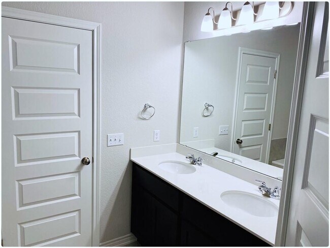 Building Photo - 1309 Hazleton Cove