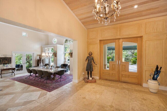 Building Photo - 10100 Lakeside Dr