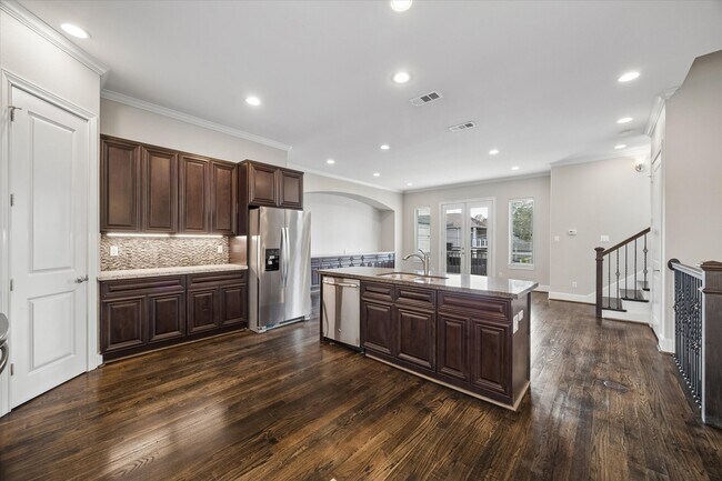 Building Photo - 1105 E 27th St