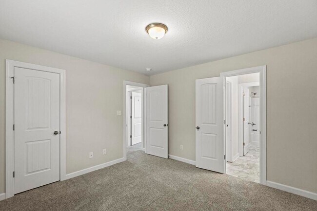Building Photo - $500 off 1st Month's Rent! Convenience to Camp Lejeune!