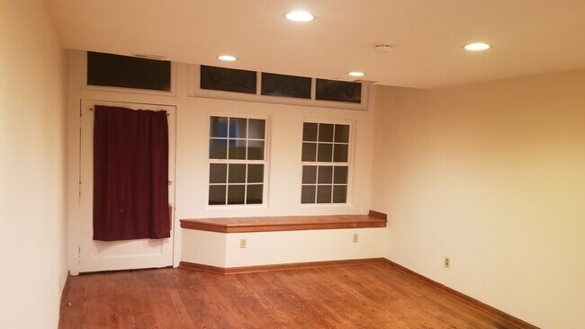Building Photo - 403 E Oldtown Rd