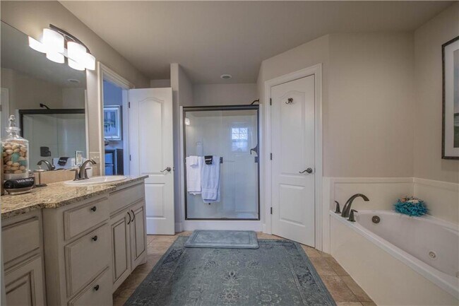 Building Photo - 612 SW 5th St