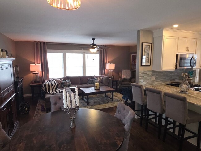 Building Photo - Updated 3 bedroom Kenosha ranch