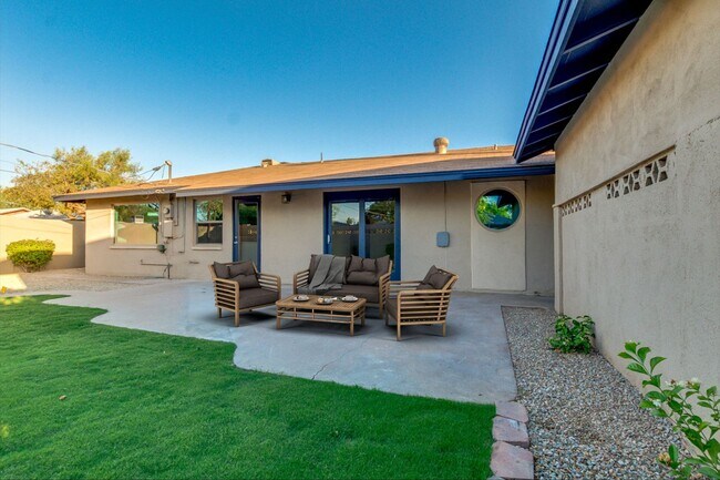 Building Photo - 4 Bedroom, 3 Baths, includes 2 Master Suites Just 1-Mile from ASU